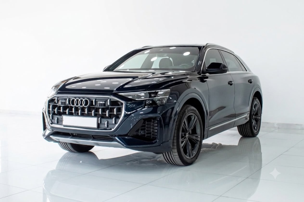 Audi Q8 55 TFSI quattro view 1
