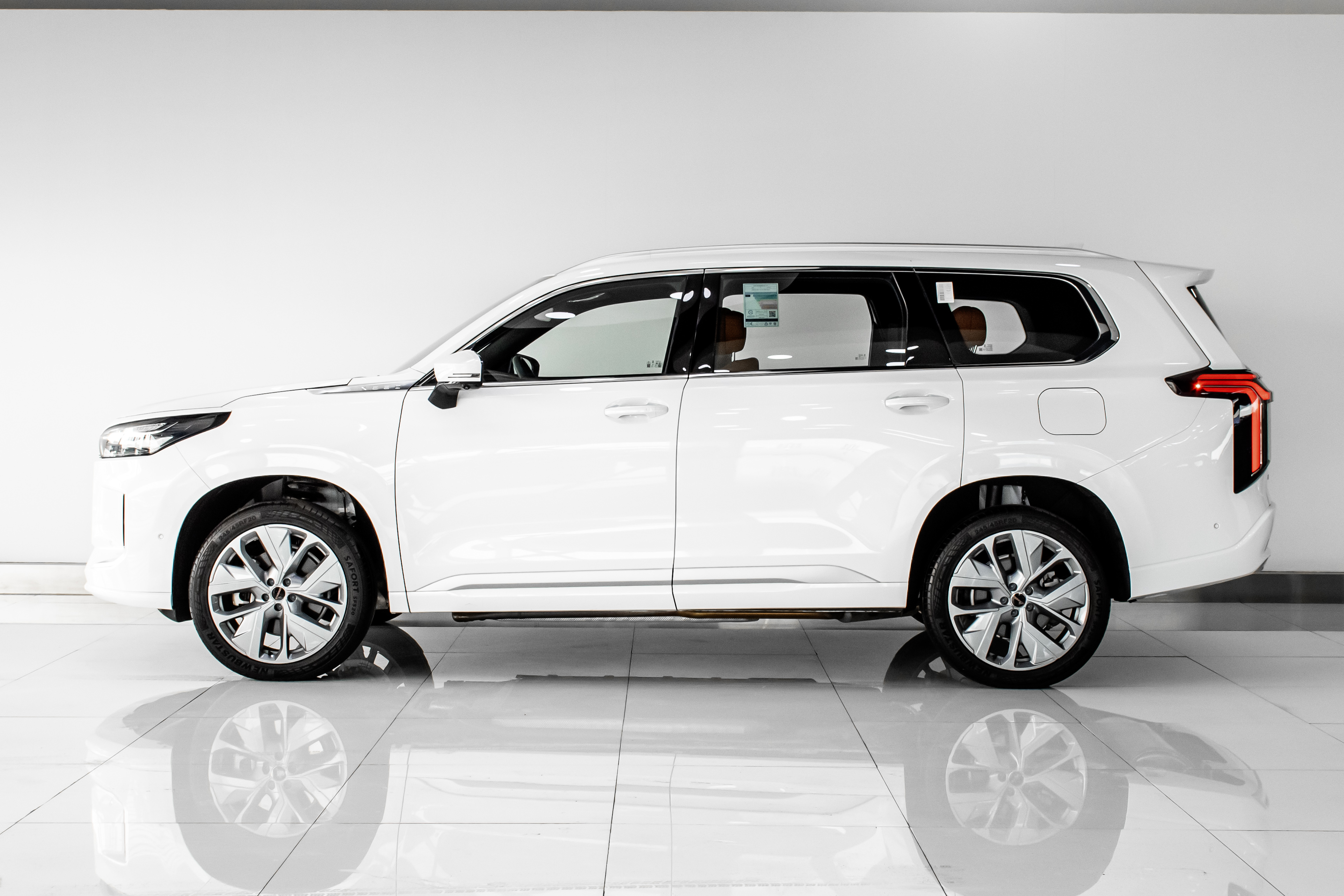 EXEED VX PHEV FLAGSHIP view 1
