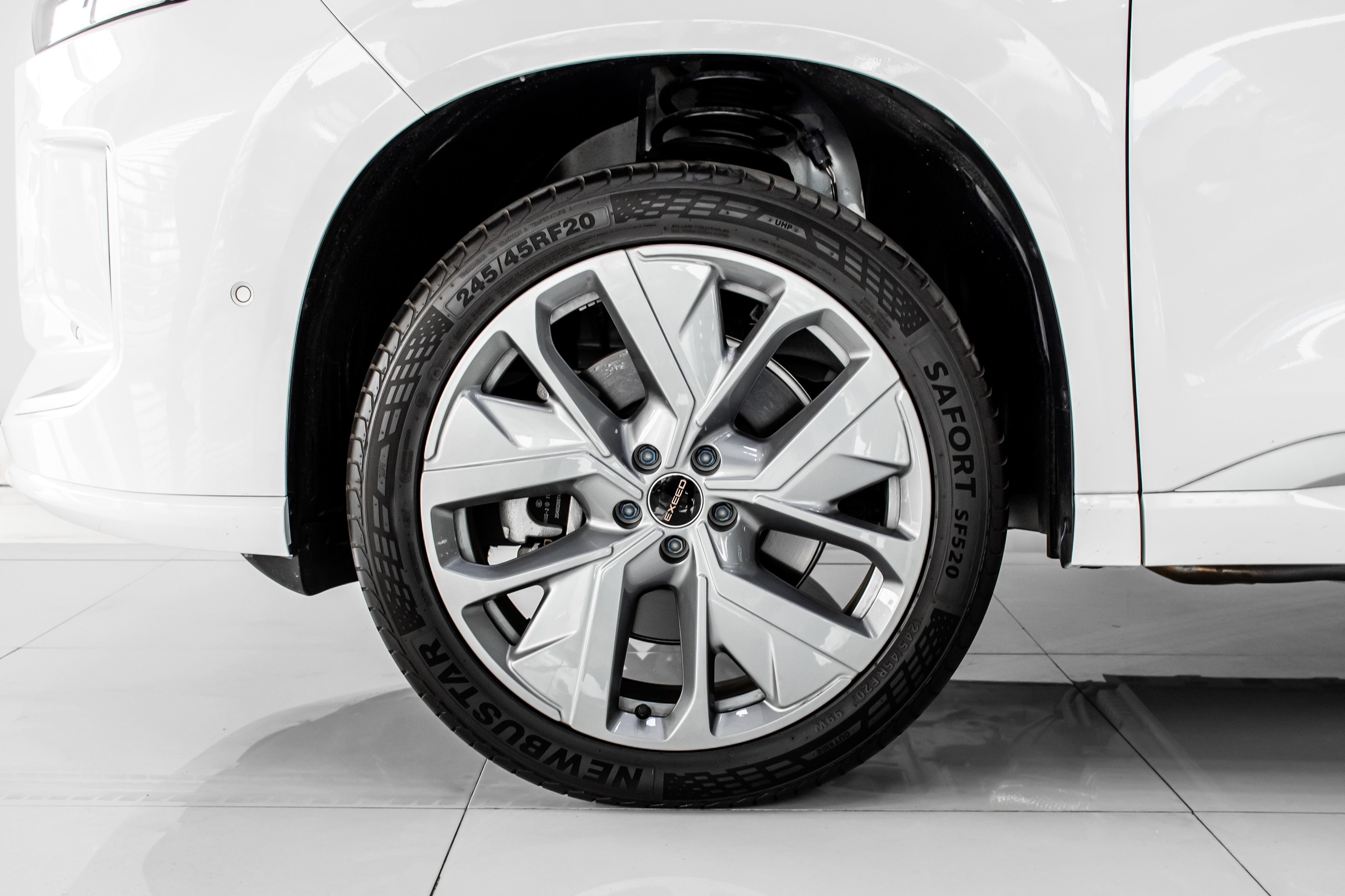 EXEED VX PHEV FLAGSHIP view 2