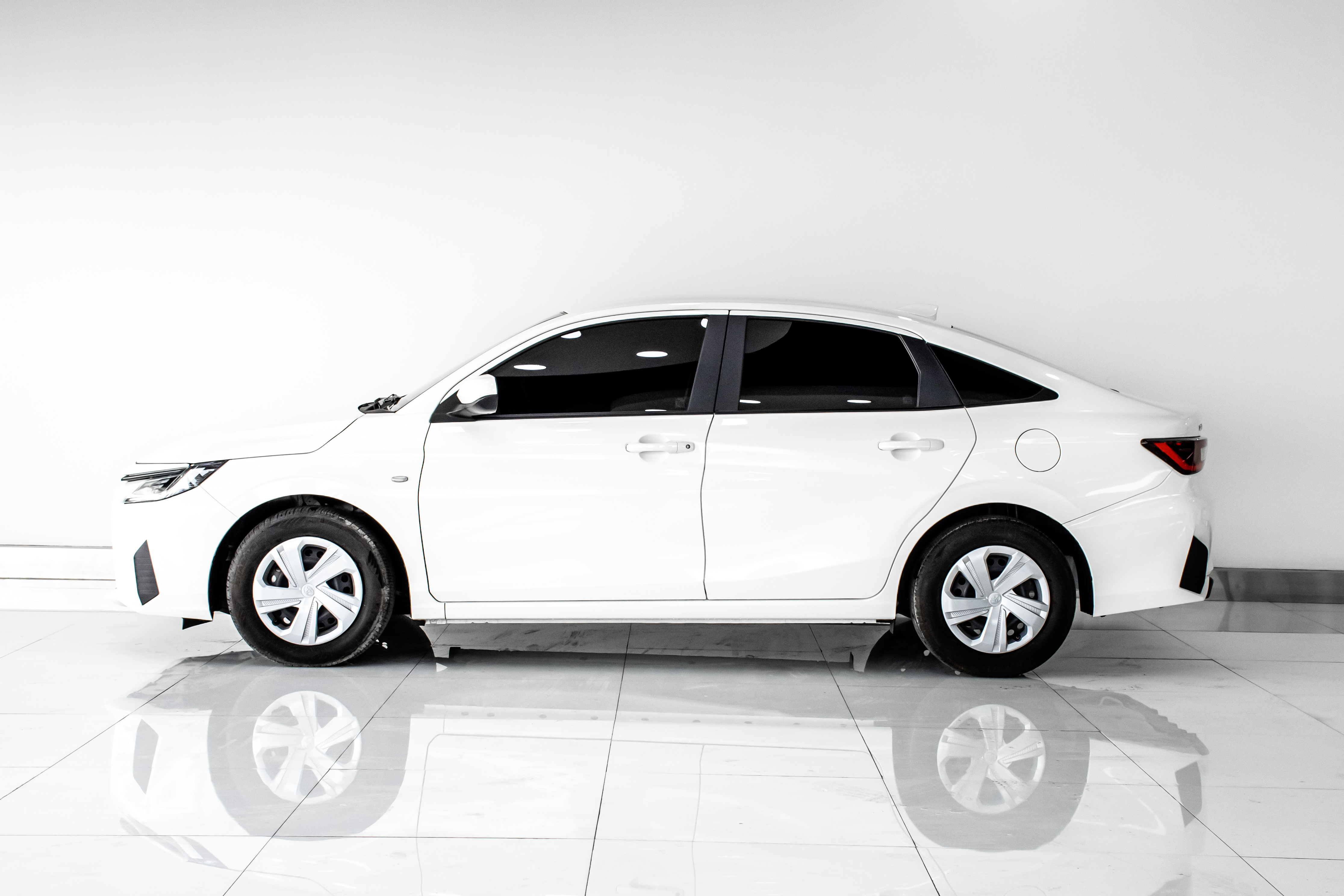 TOYOTA YARIS SEDAN view 7