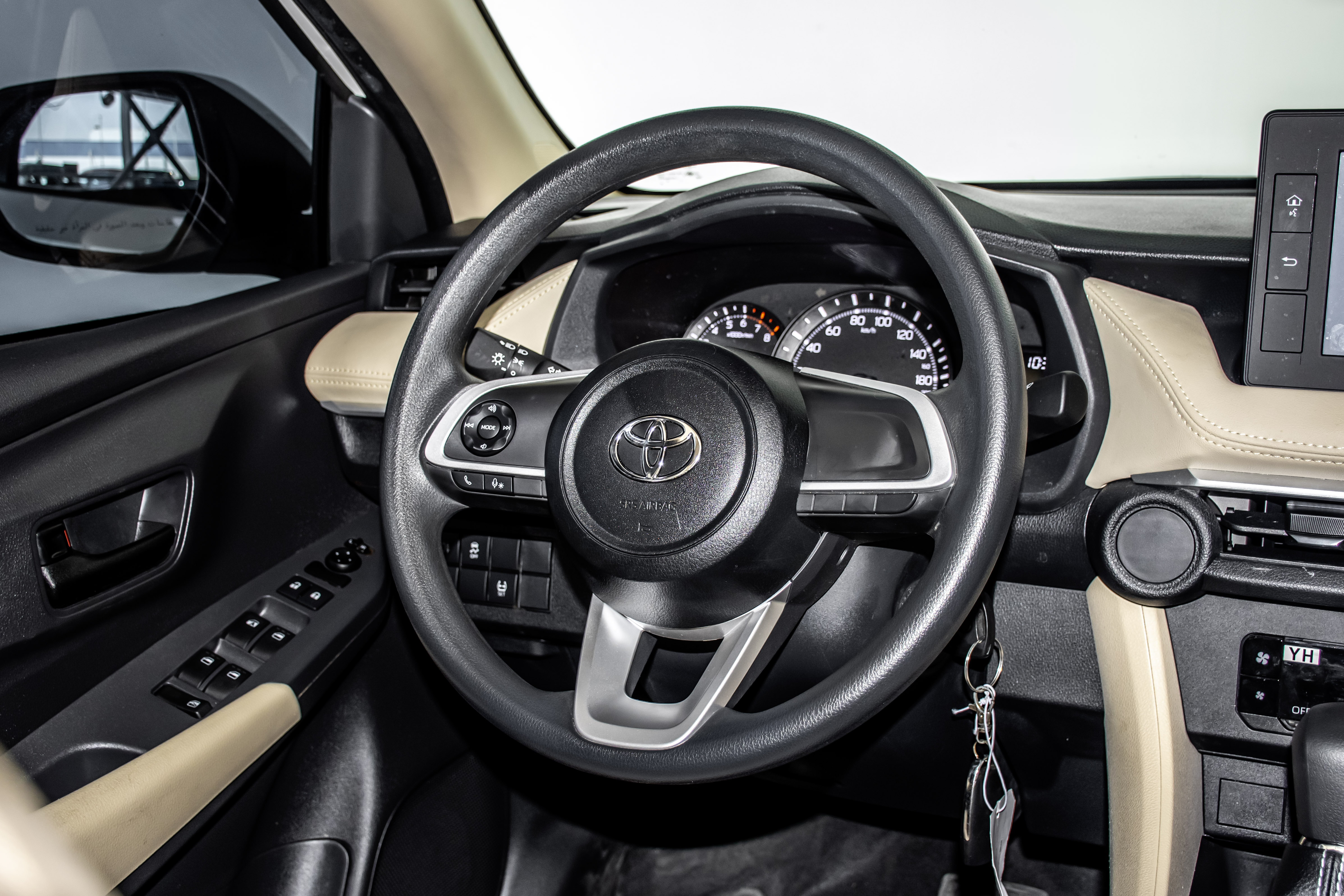 TOYOTA YARIS SEDAN view 8