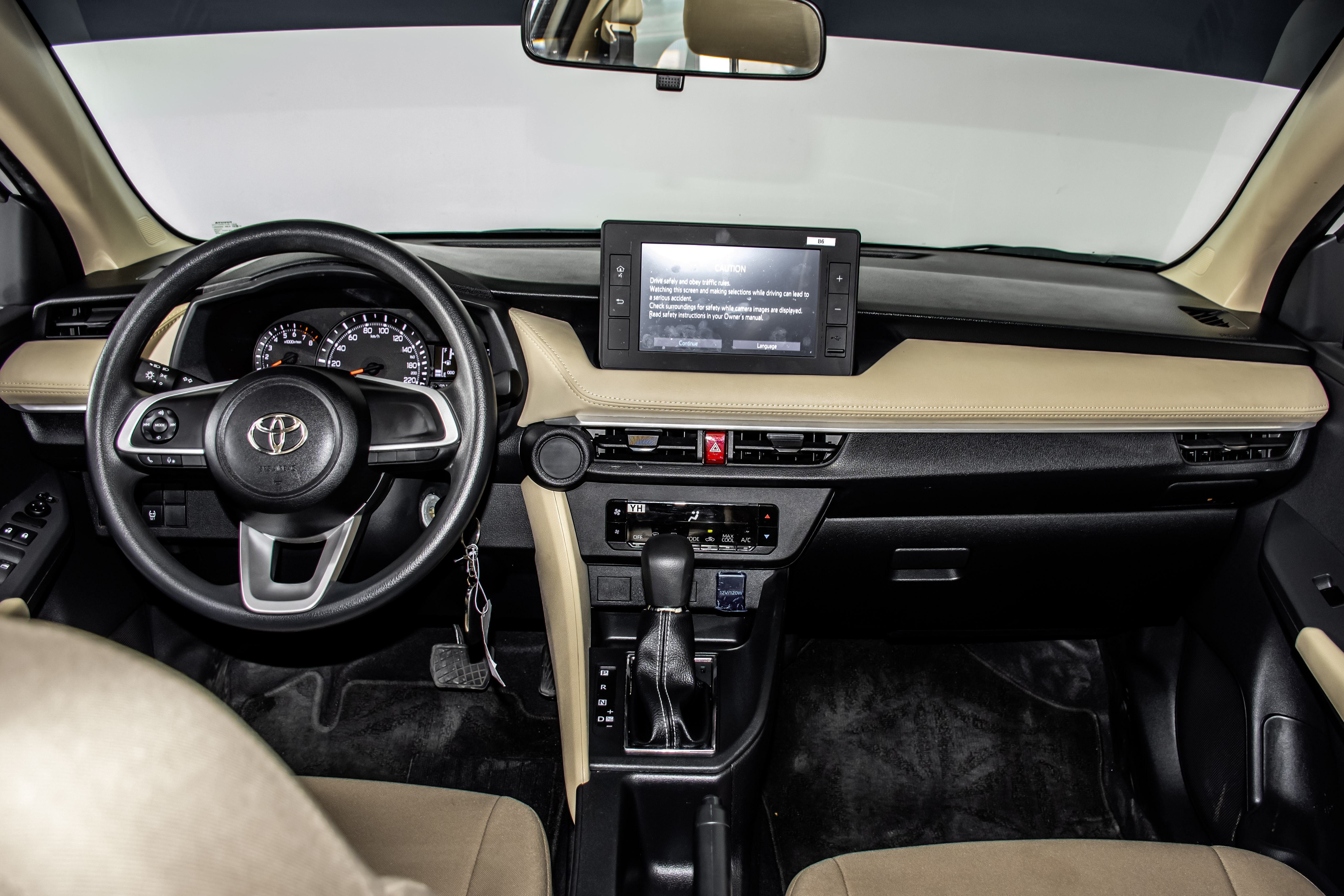 TOYOTA YARIS SEDAN view 10