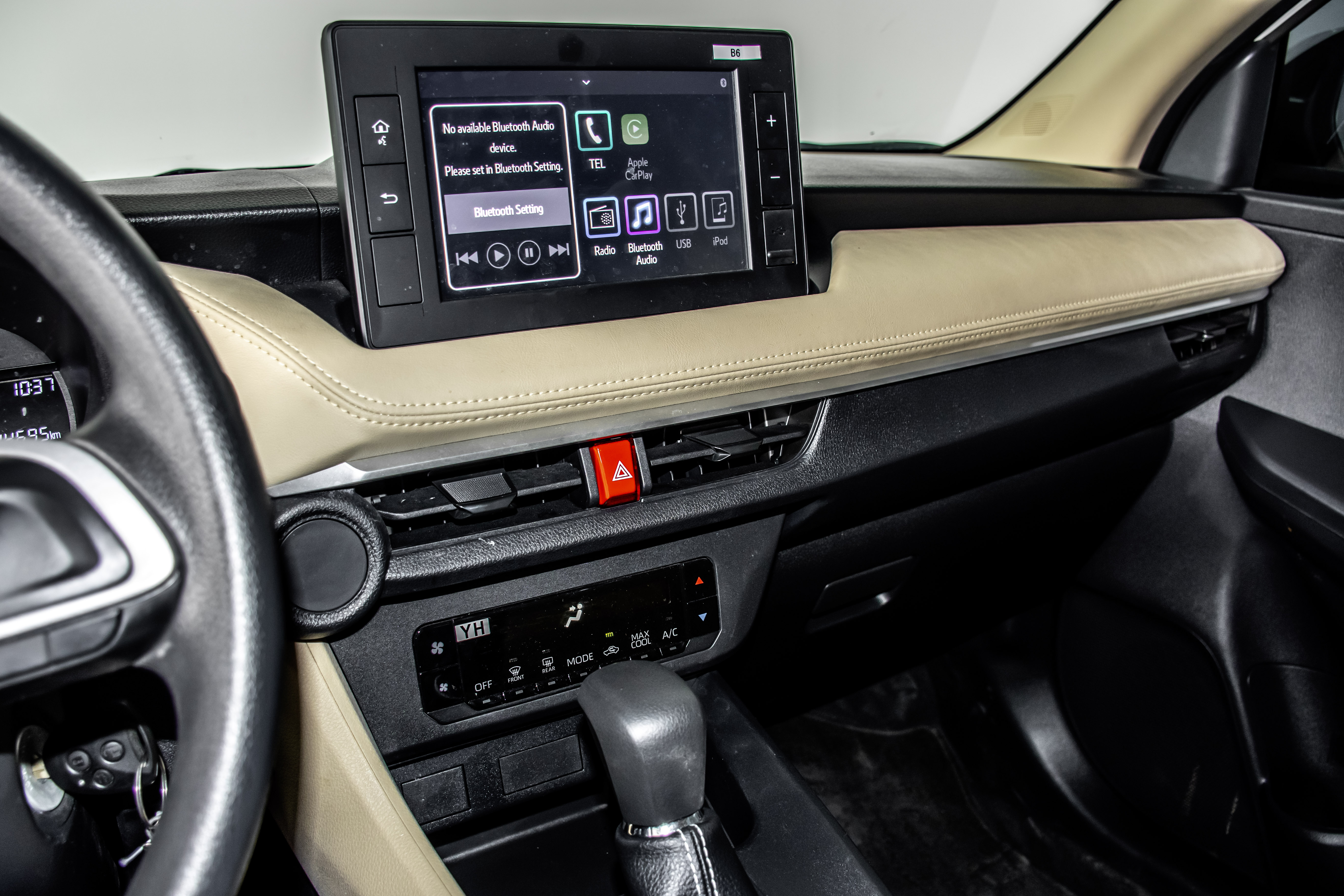 TOYOTA YARIS SEDAN view 11