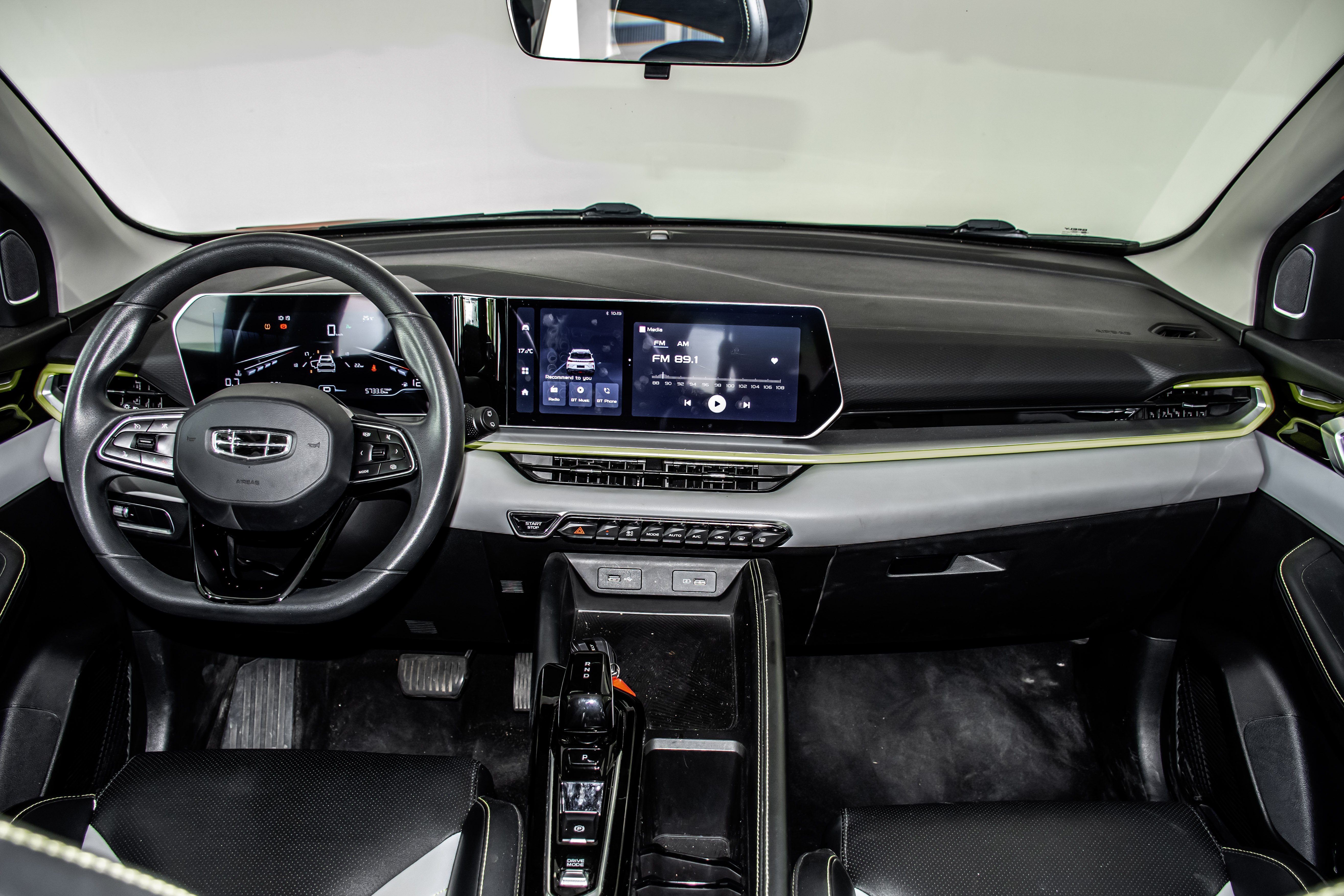 GEELY COOLRAY view 11