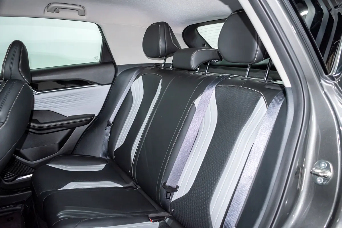 Geely Coolray 1.5 GL Interior Back cover