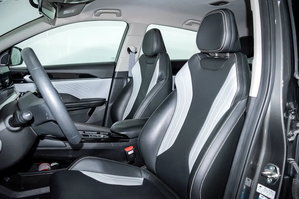 Geely Coolray 1.5 GL view 8
