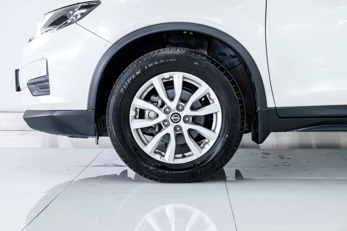 Nissan X-Trail S view 4