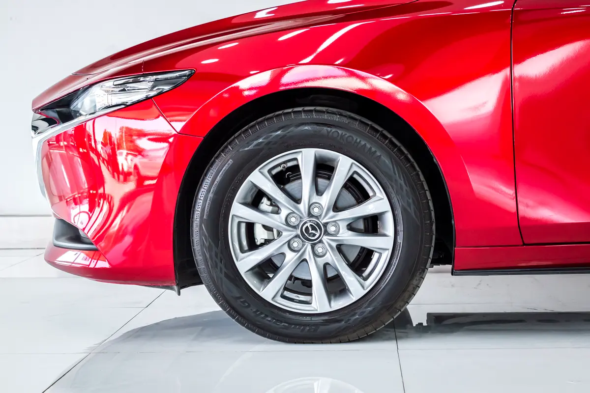 Mazda 3 Premium Plus view 4