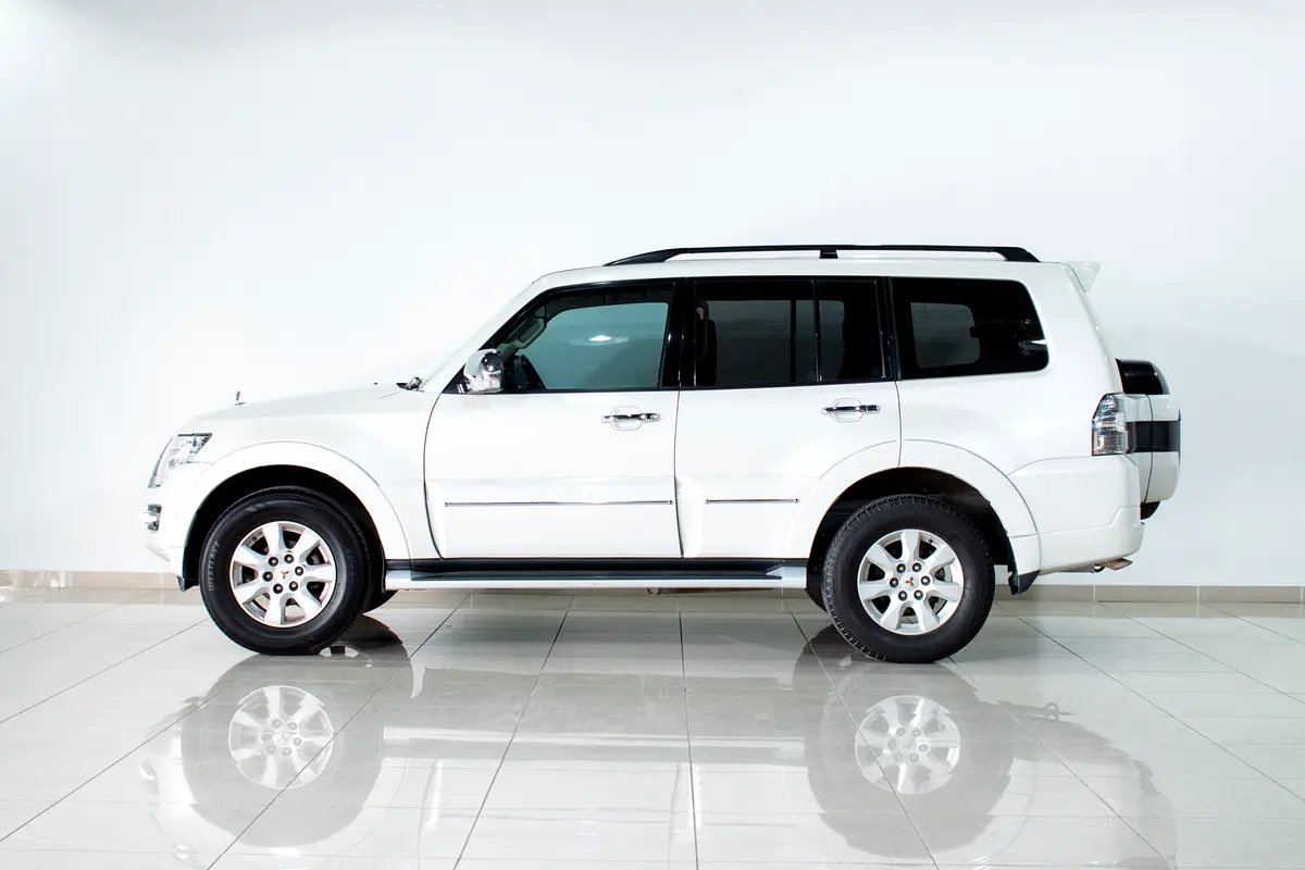 Mitsubishi Pajero GLS view 5