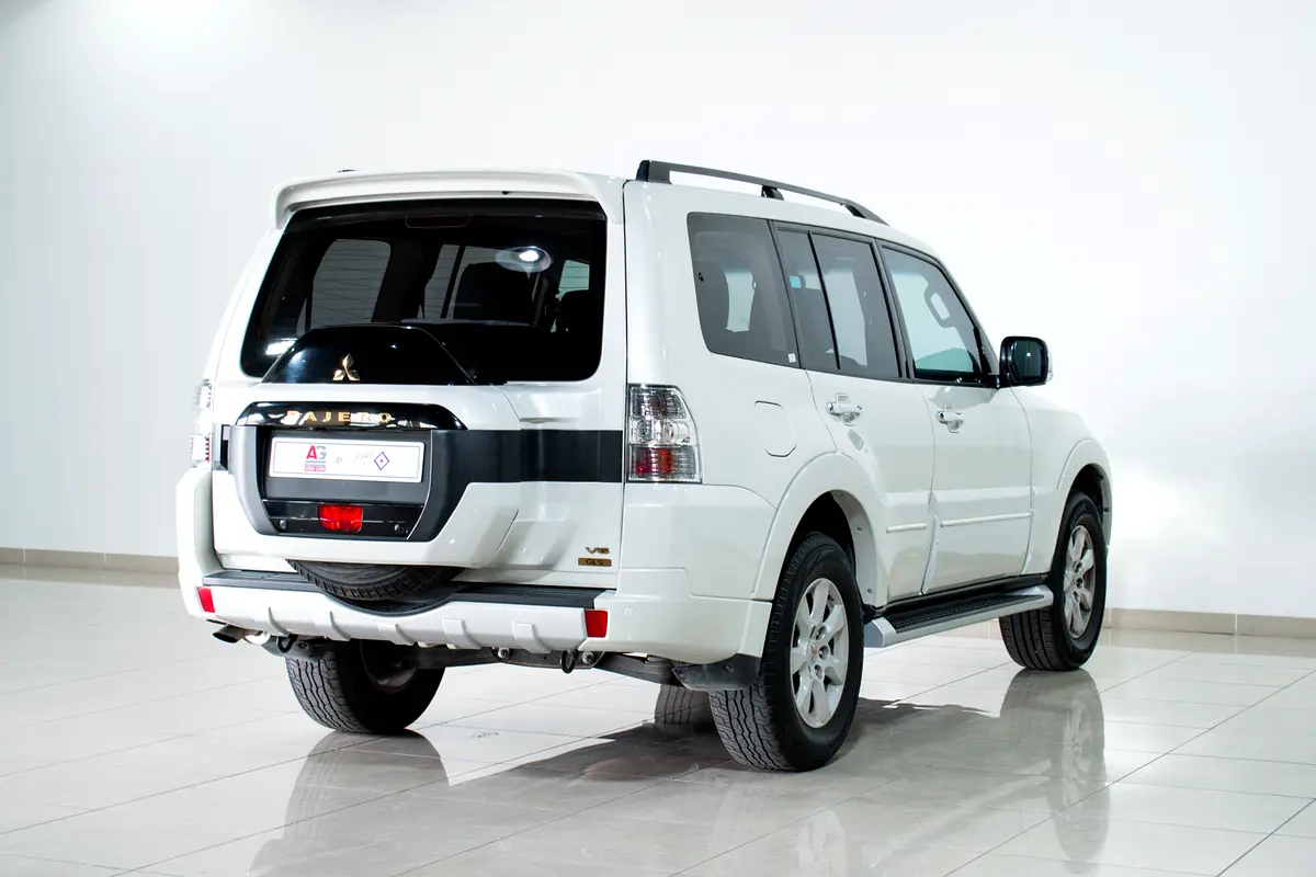 Mitsubishi Pajero GLS view 8