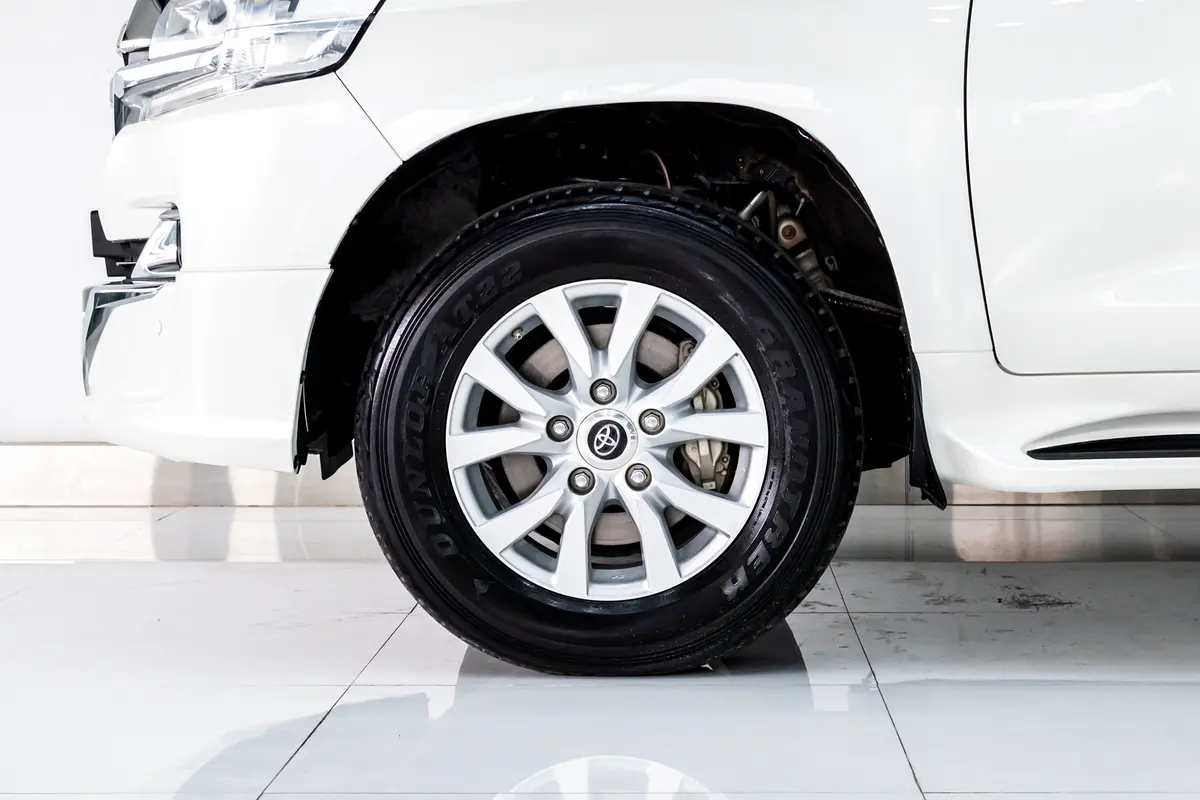 Toyota Land Cruiser view 2