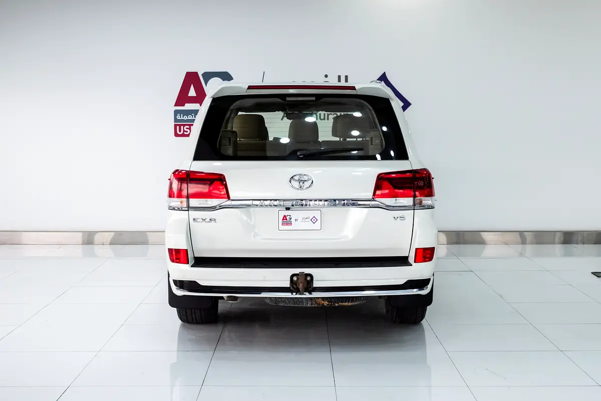 Toyota Land Cruiser view 3