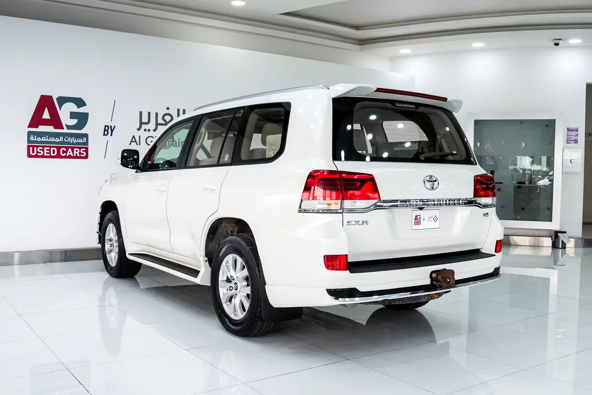Toyota Land Cruiser view 4