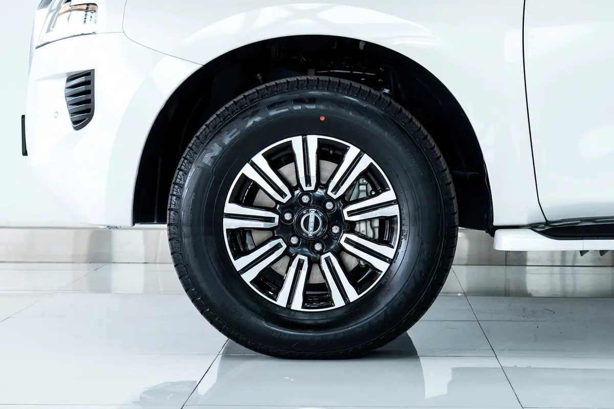 Nissan Patrol view 4