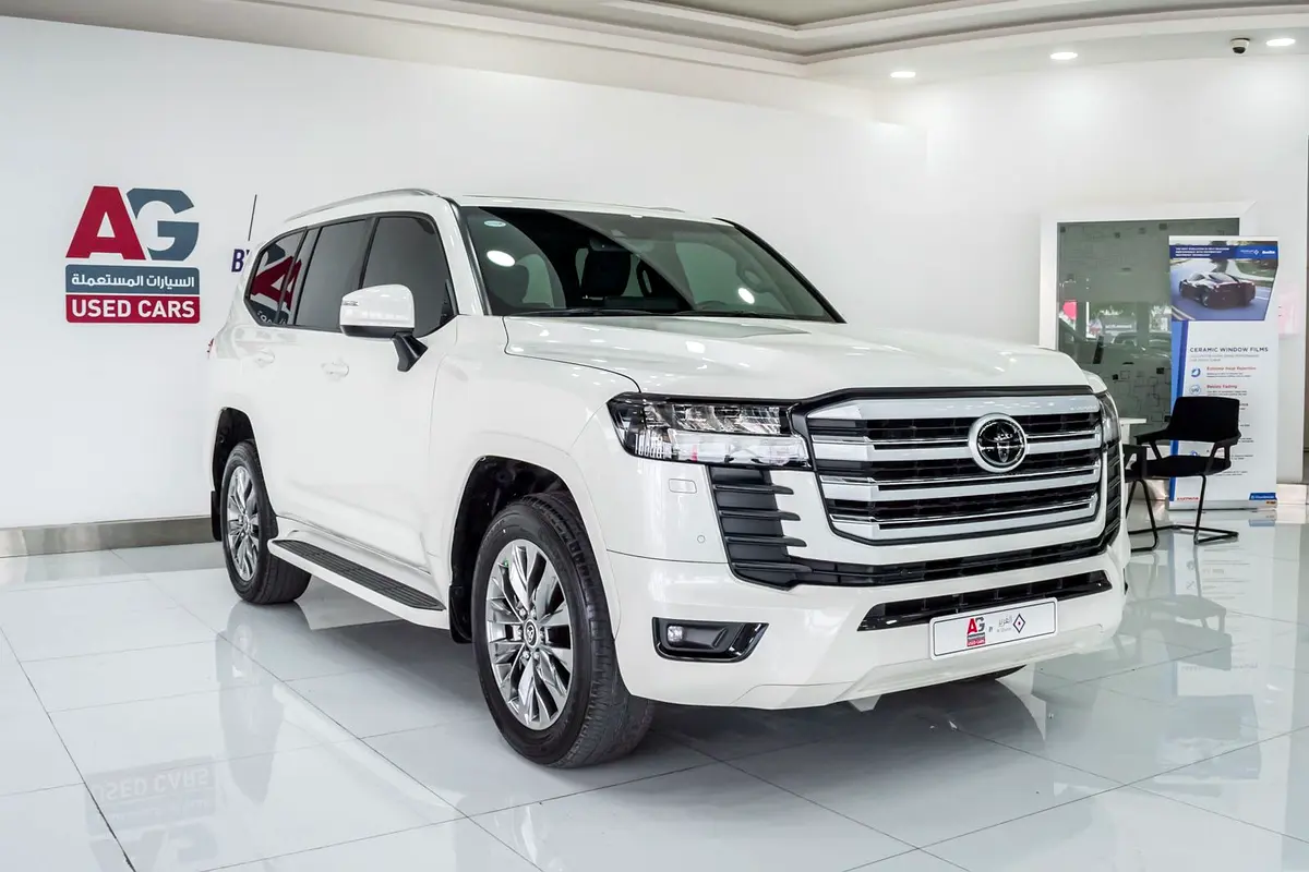 Toyota Land Cruiser GXR view 1