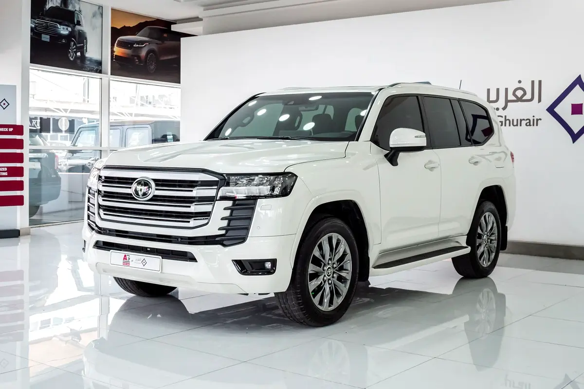 Toyota Land Cruiser GXR view 3