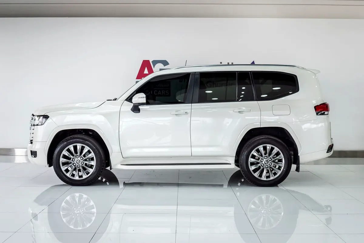 Toyota Land Cruiser GXR view 5