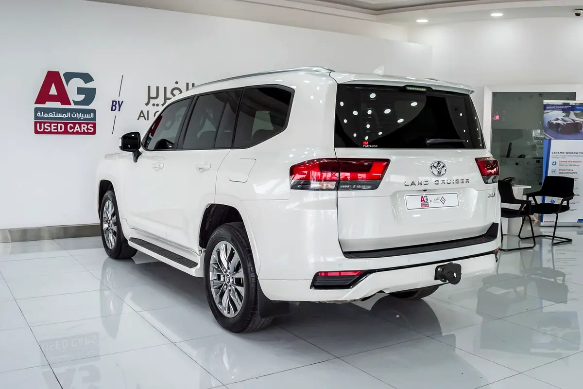 Toyota Land Cruiser GXR view 6
