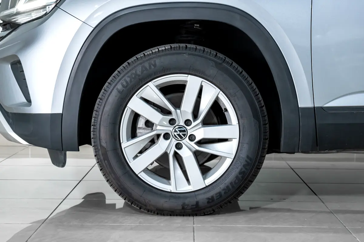 Volkswagen Teramont Trendline view 4