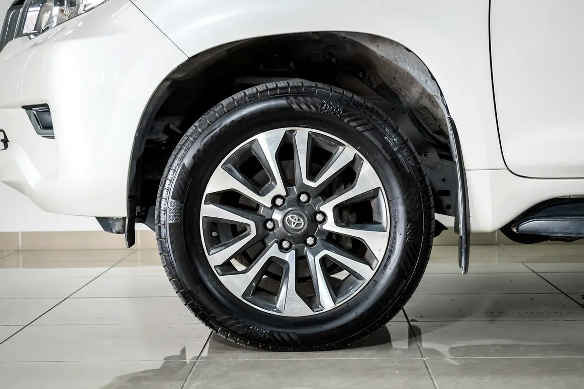 Toyota Prado GXR view 5