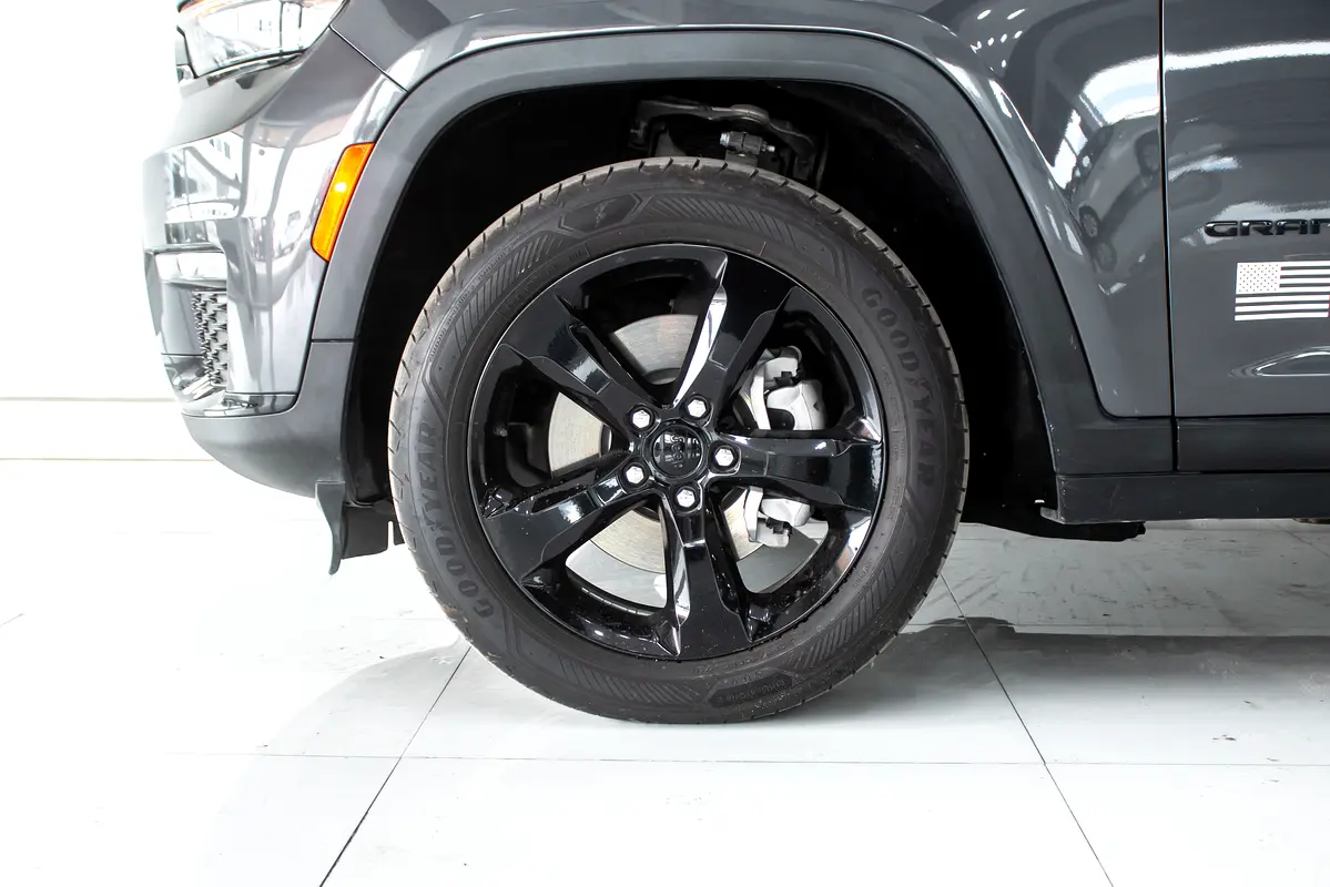 Jeep Grand Cherokee L Altitude view 8
