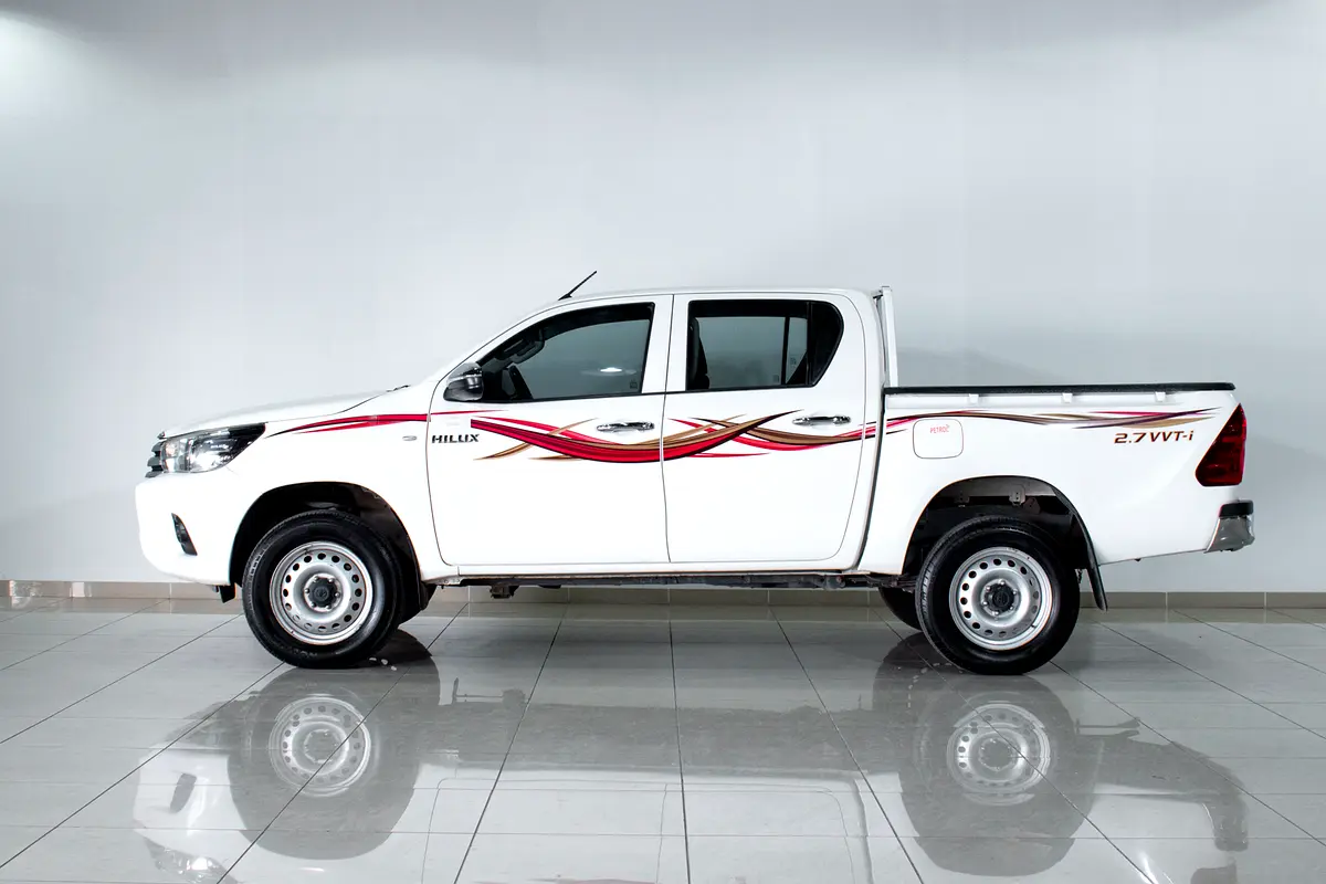 Toyota Hilux Double Cab GL view 4
