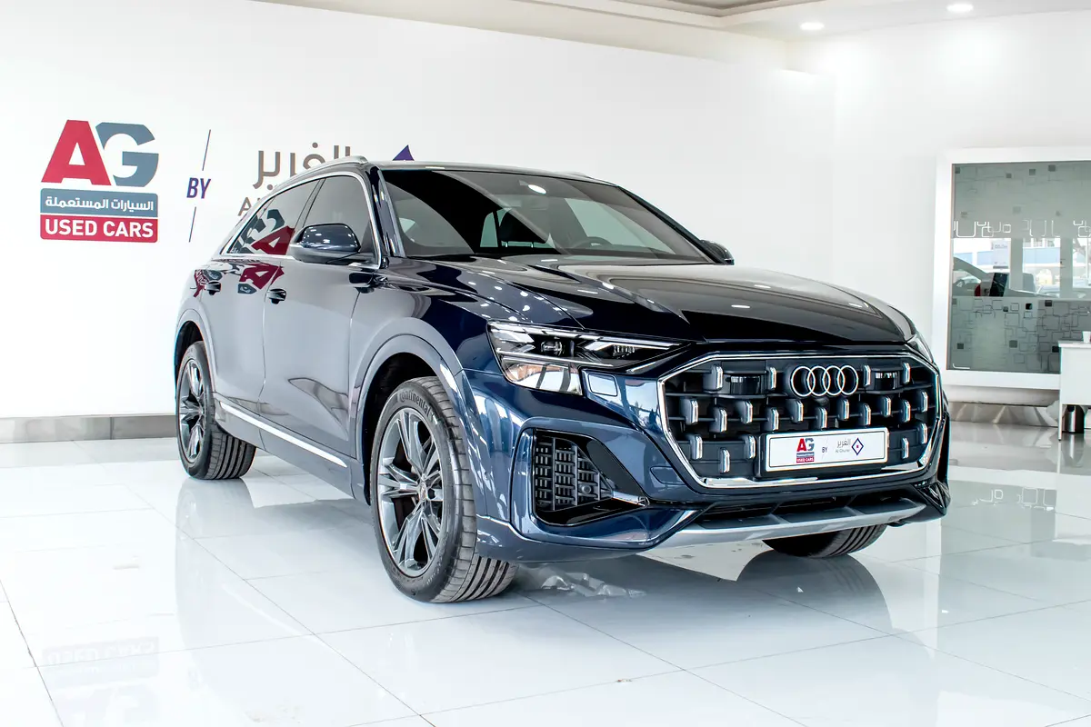 Audi Q8 55 TFSI quattro view 2