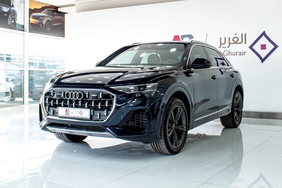 Audi Q8 55 TFSI quattro view 3