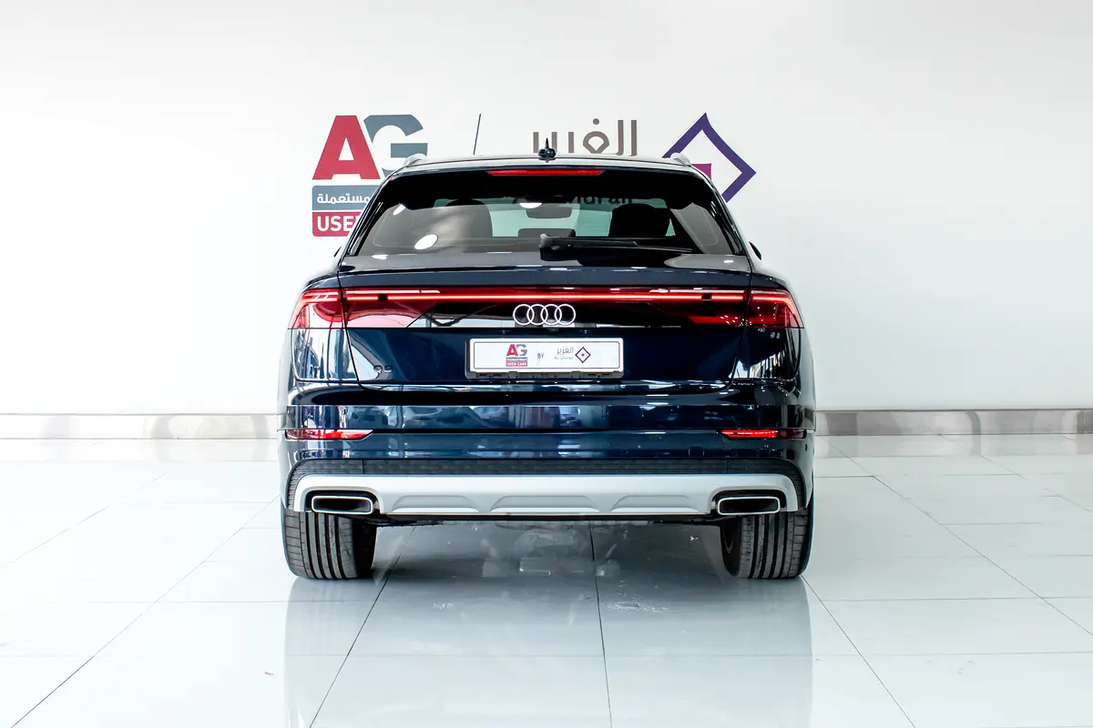 Audi Q8 55 TFSI quattro view 5