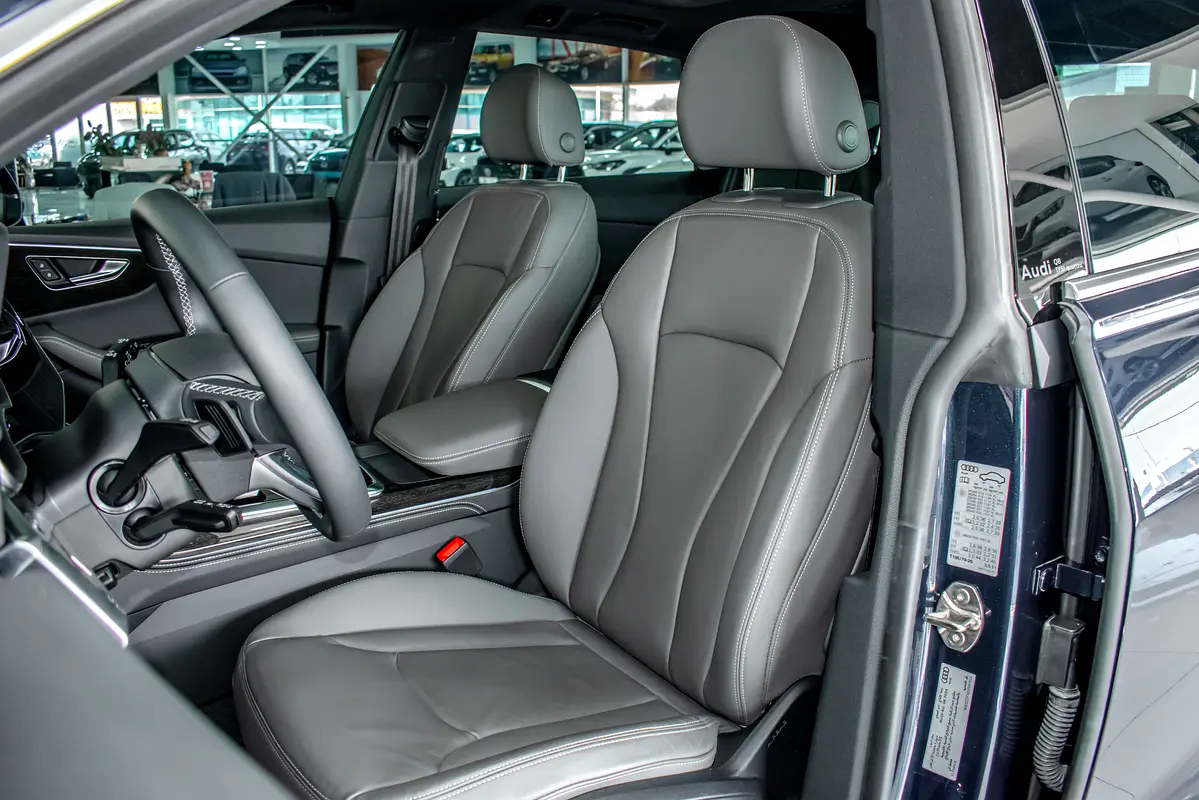 Audi Q8 55 TFSI quattro Interior cover