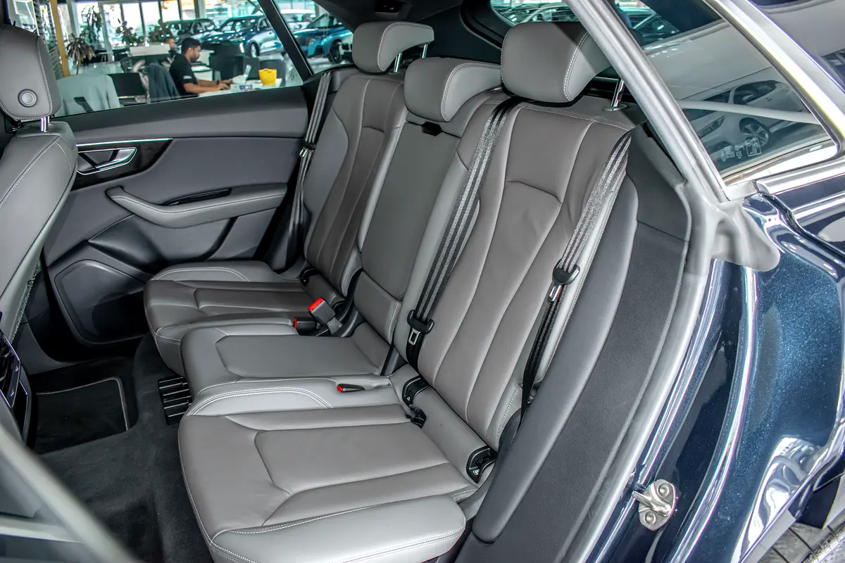 Audi Q8 55 TFSI quattro Interior Back cover