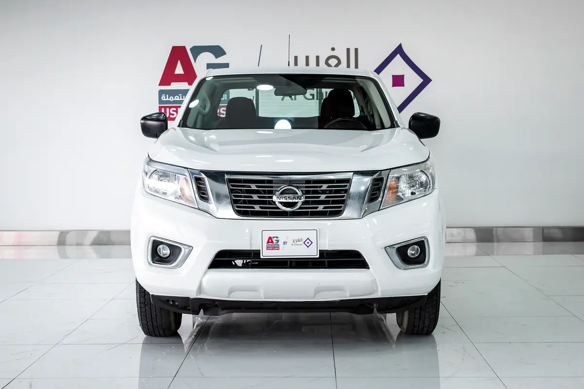 Nissan Navara SE view 1