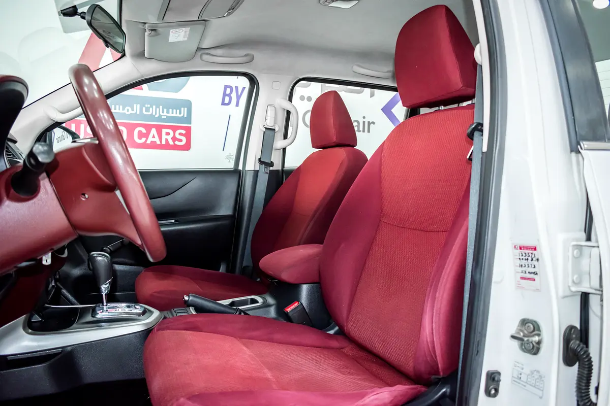 Nissan Navara SE Interior cover