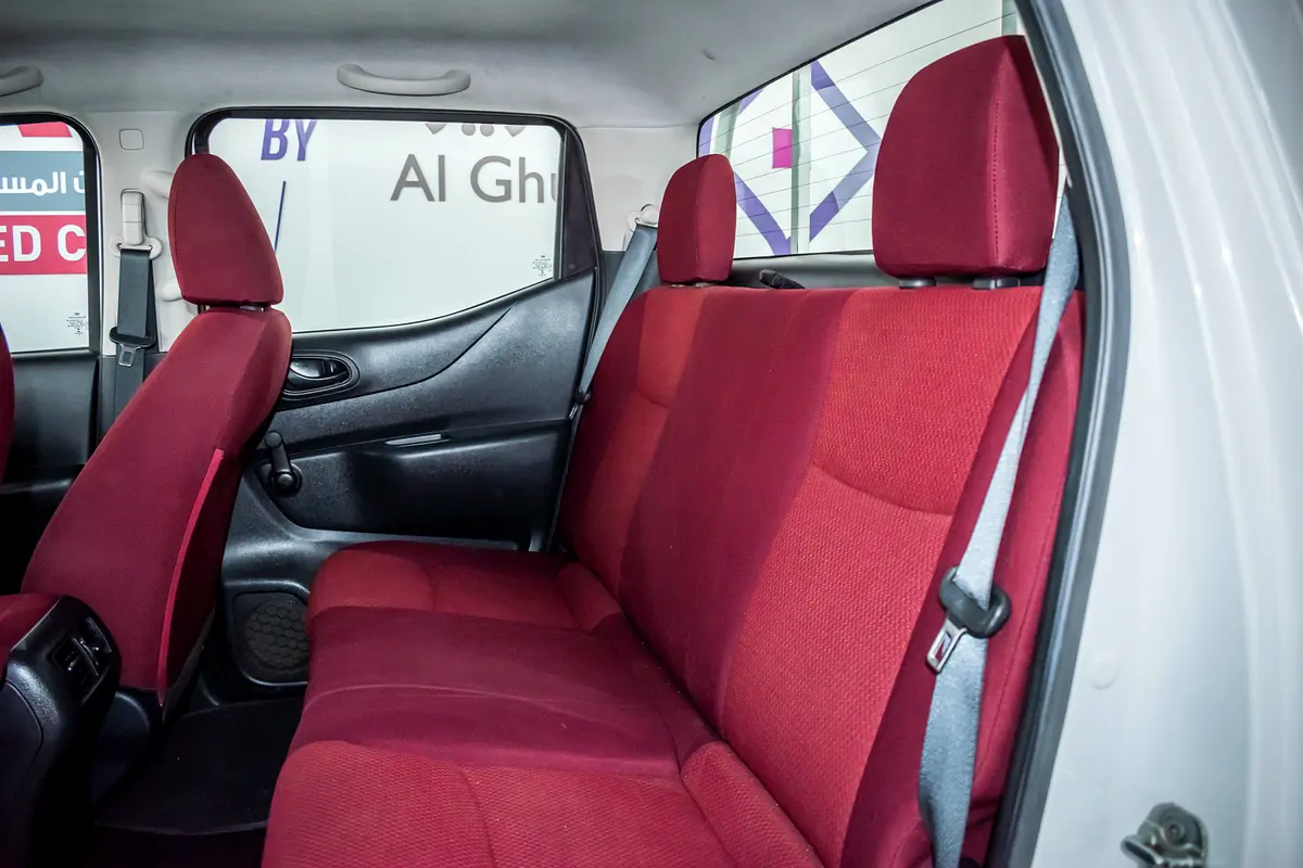 Nissan Navara SE Interior Back cover