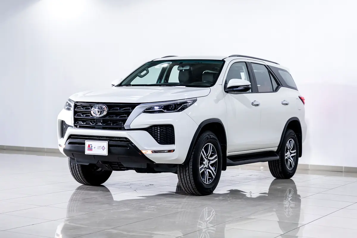 Toyota Fortuner EXR view 3