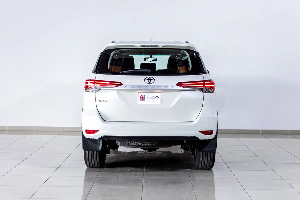 Toyota Fortuner EXR view 4