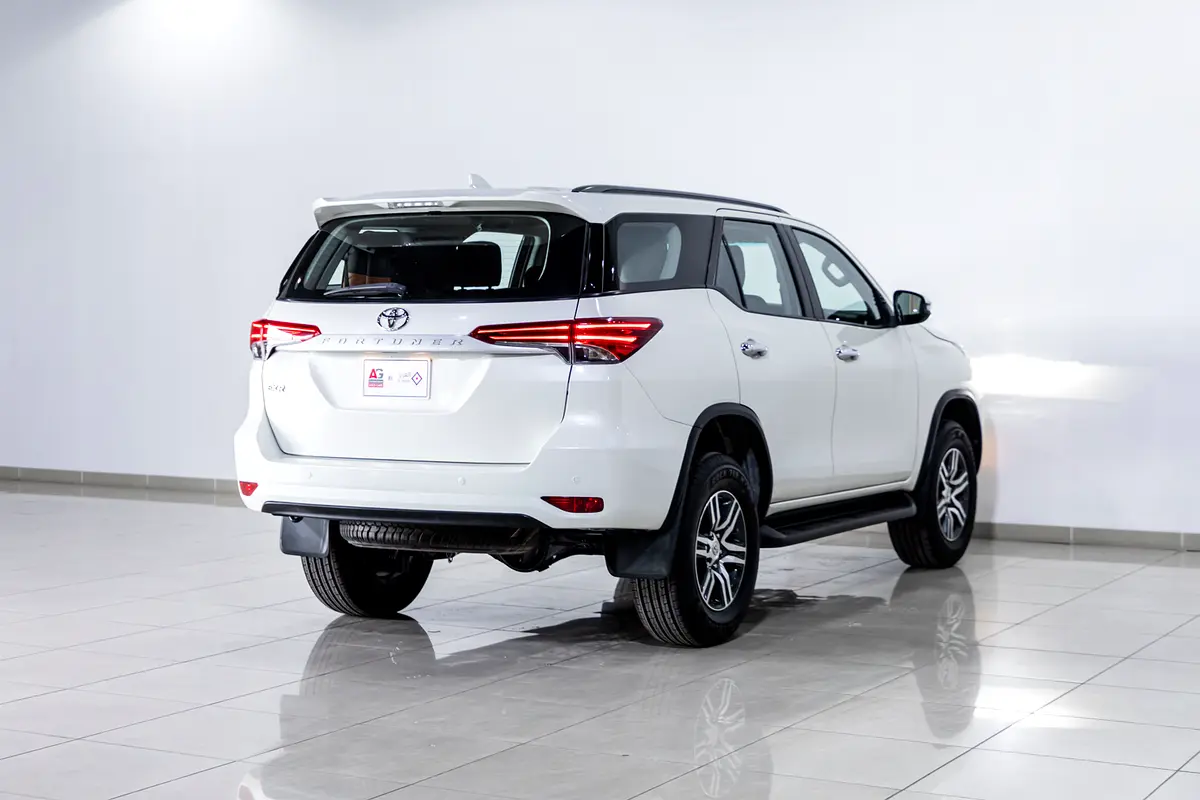 Toyota Fortuner EXR view 5