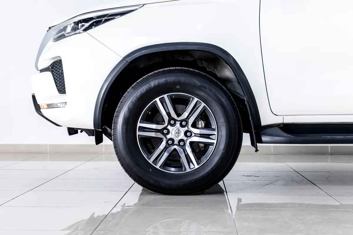 Toyota Fortuner EXR view 6