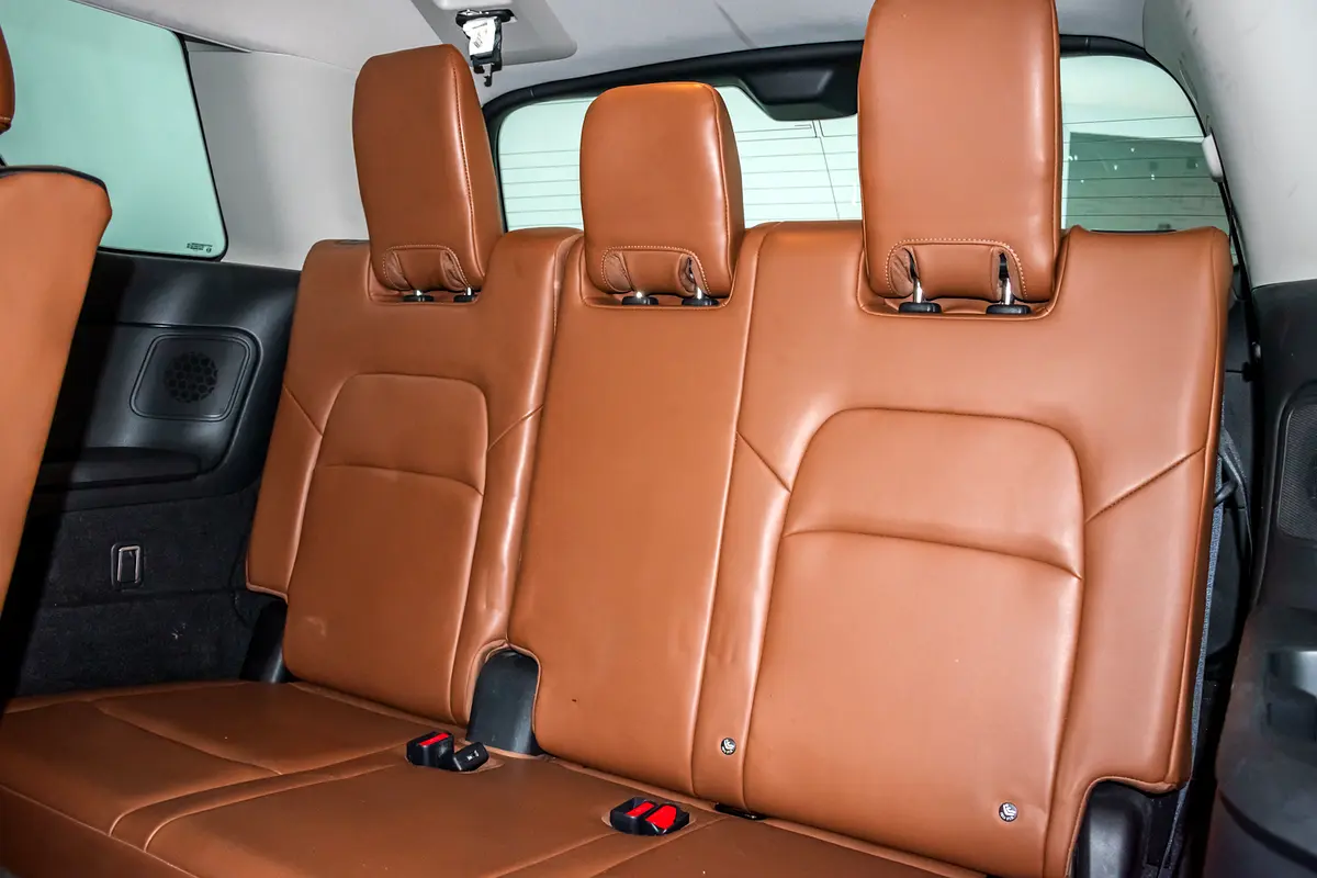 Nissan Pathfinder SL Interior Back cover