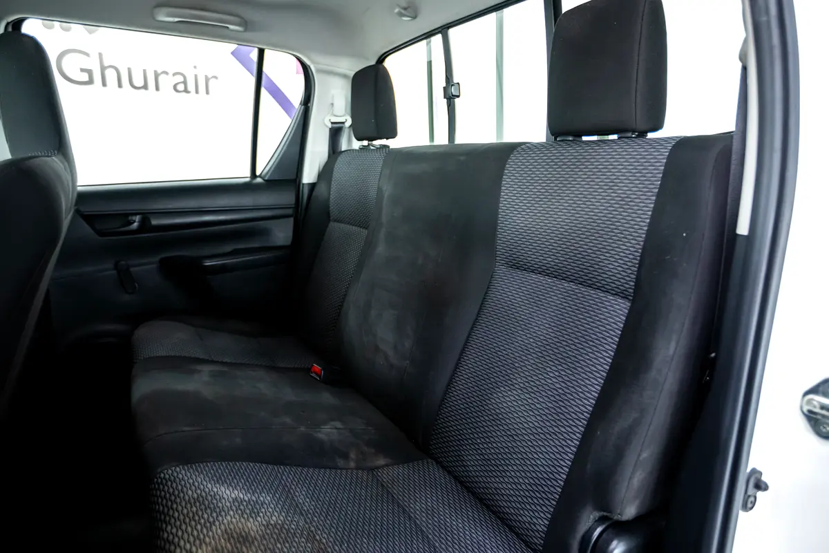 Toyota Hilux Double Cab GL Interior Back cover